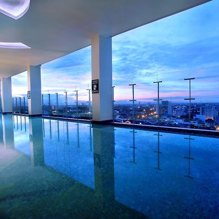 Aston Makassar Hotel & Convention Center Екстер'єр фото