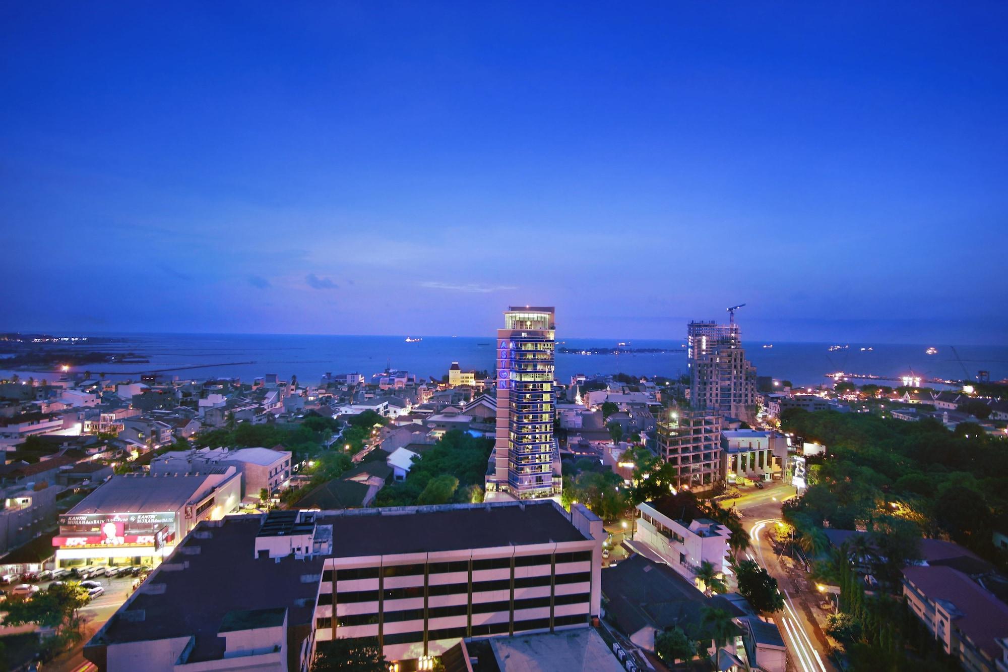 Aston Makassar Hotel & Convention Center Екстер'єр фото