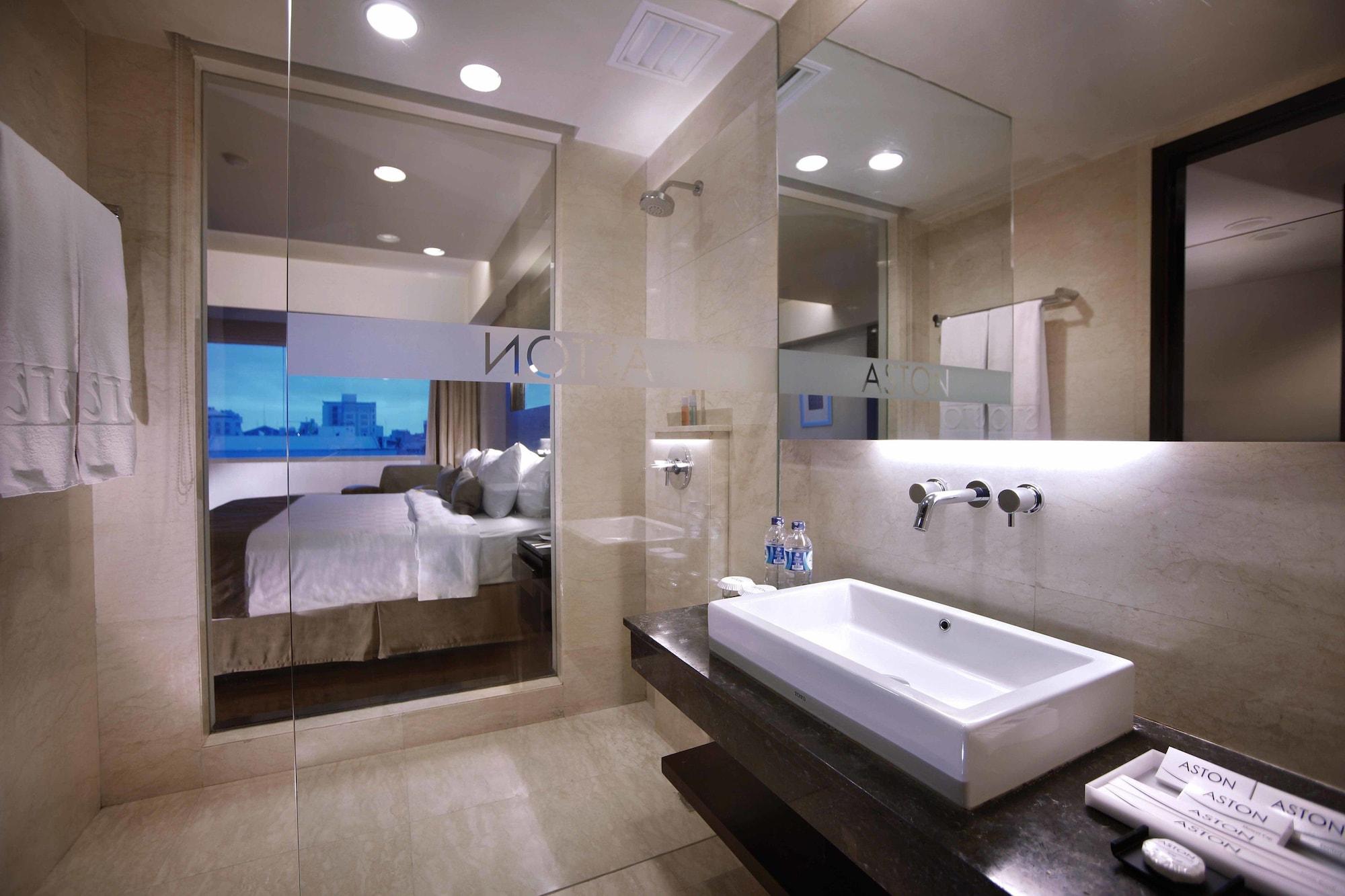 Aston Makassar Hotel & Convention Center Екстер'єр фото