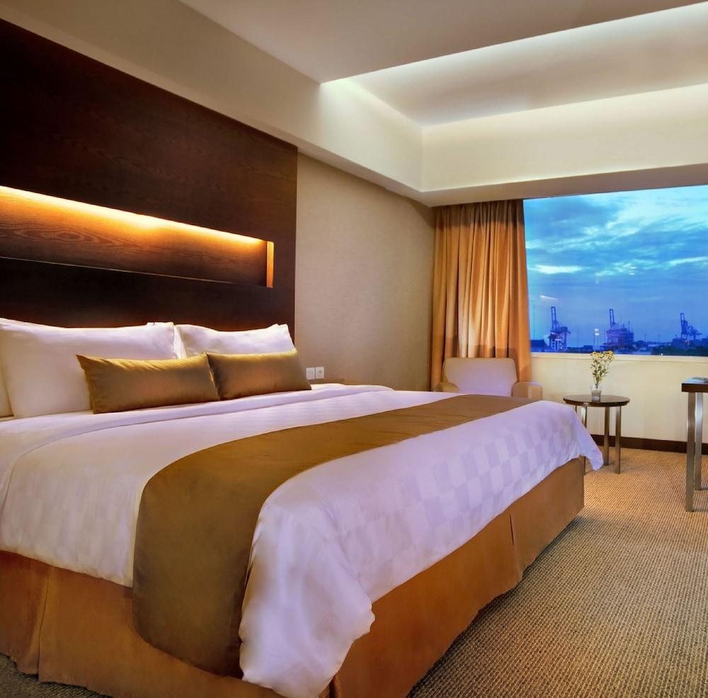 Aston Makassar Hotel & Convention Center Екстер'єр фото