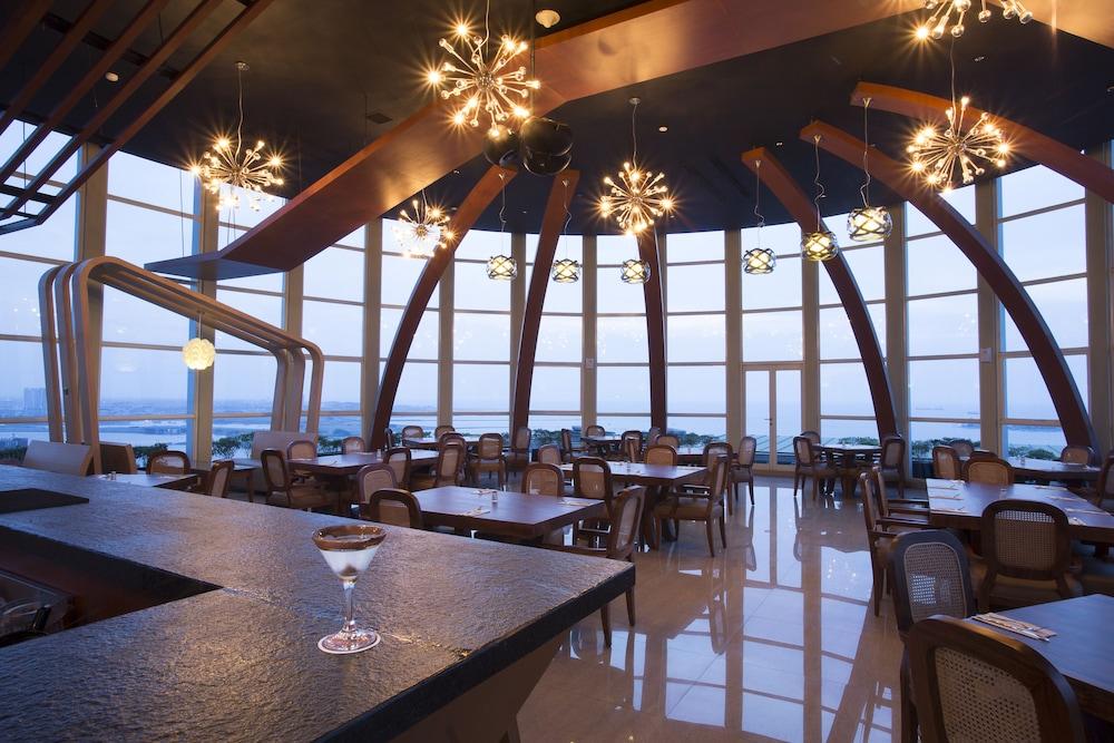 Aston Makassar Hotel & Convention Center Екстер'єр фото