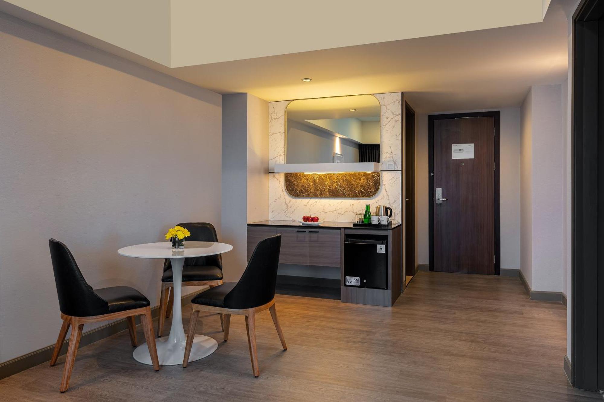 Aston Makassar Hotel & Convention Center Екстер'єр фото