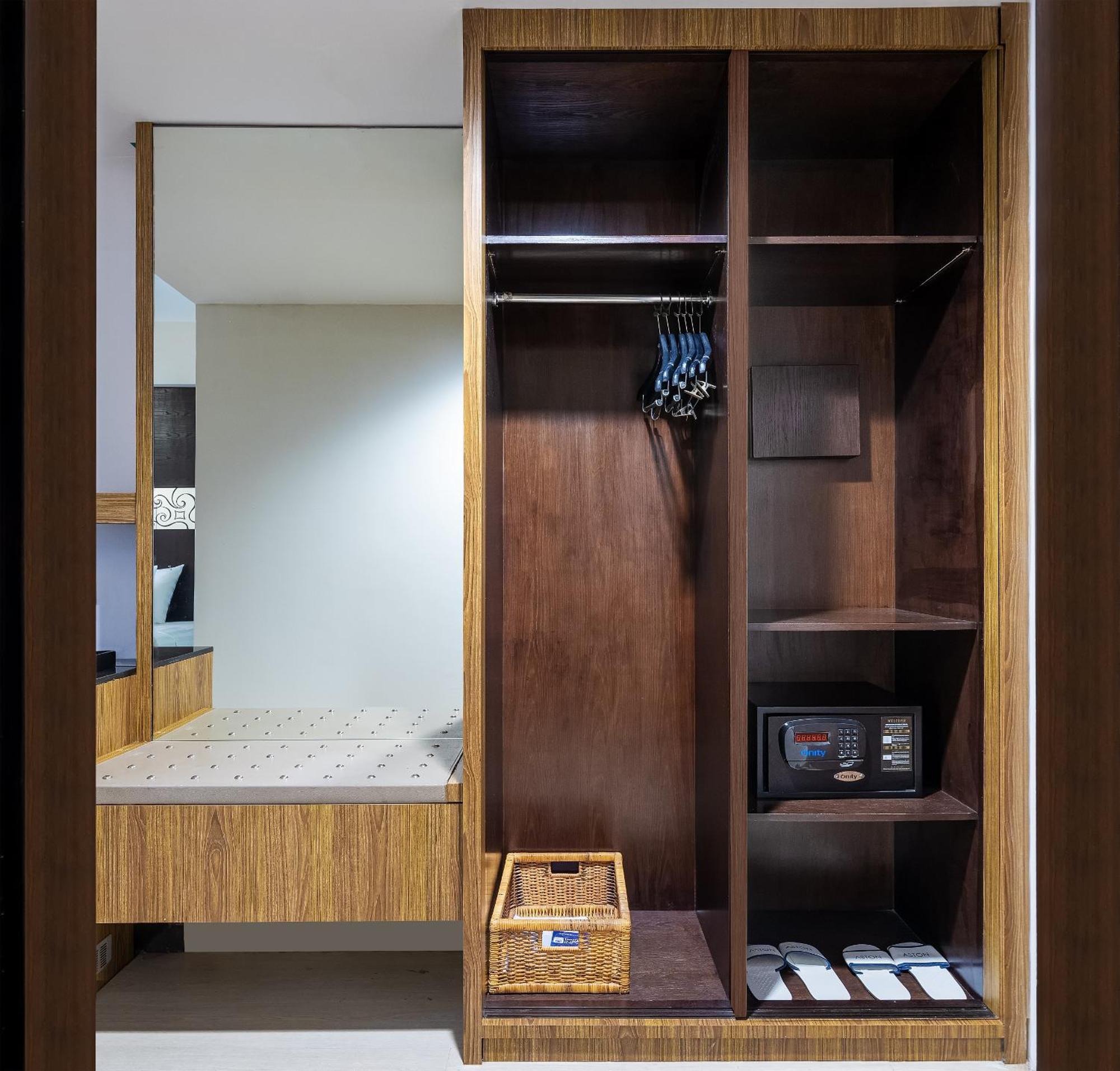 Aston Makassar Hotel & Convention Center Екстер'єр фото