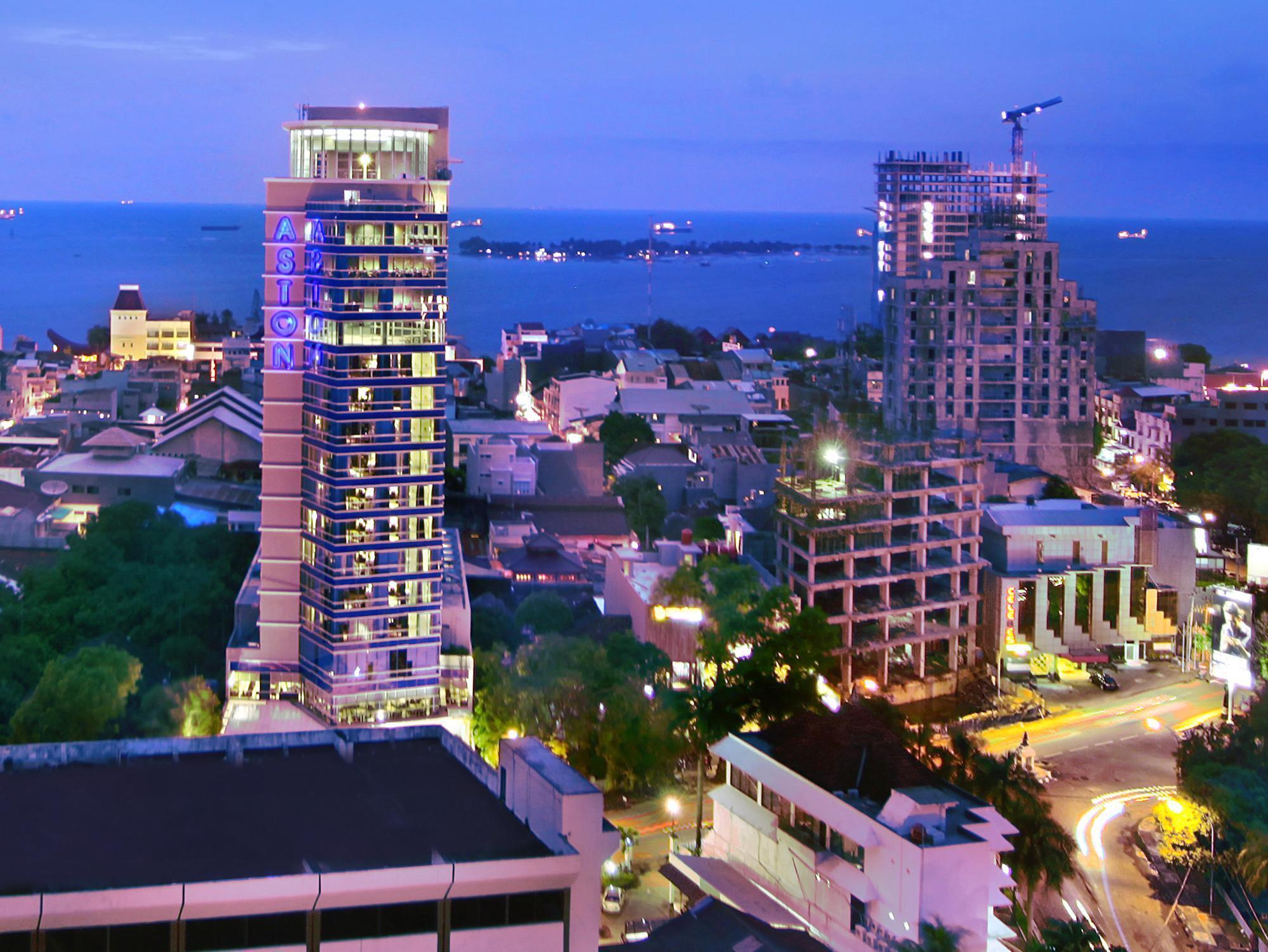 Aston Makassar Hotel & Convention Center Екстер'єр фото