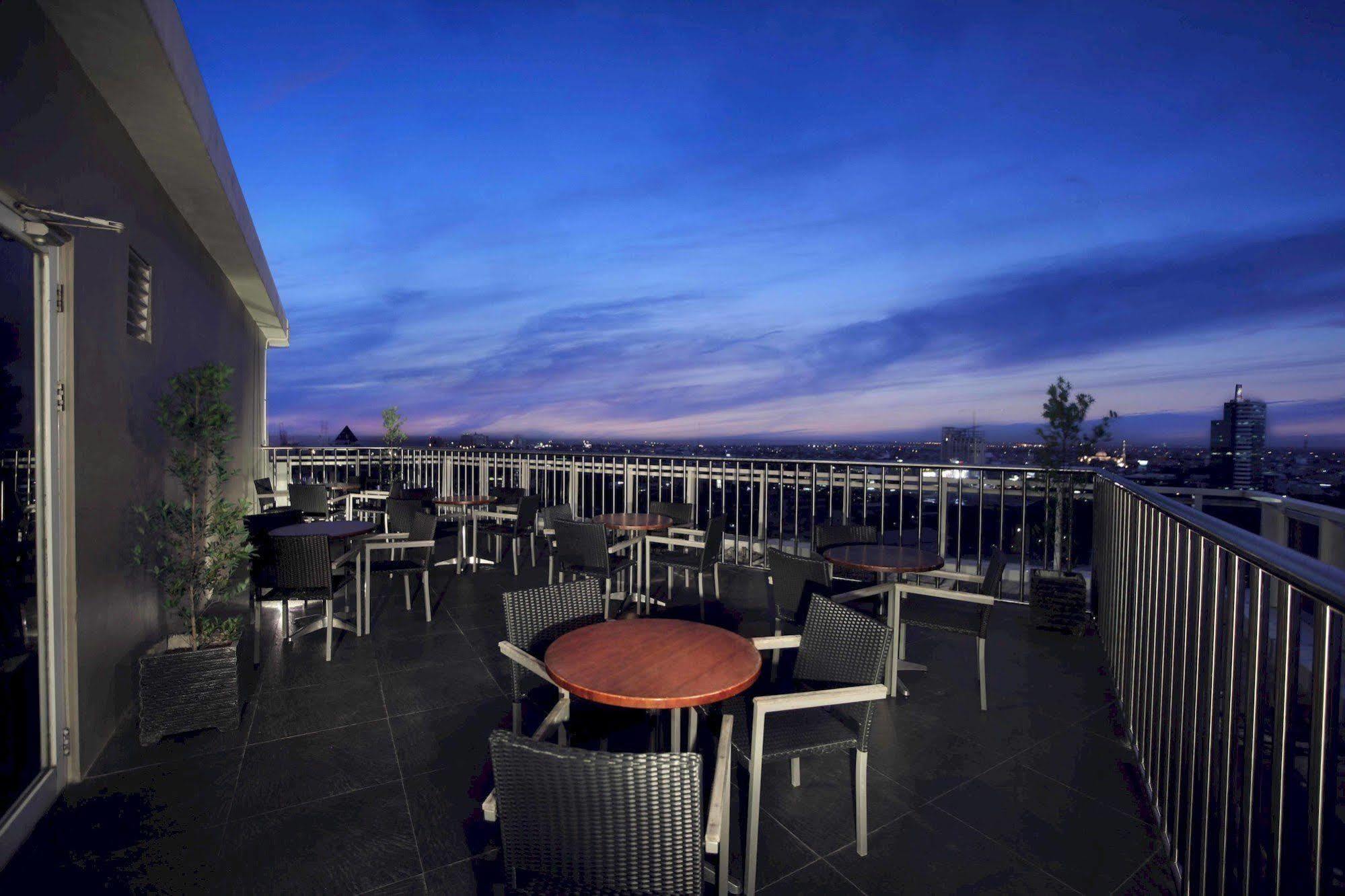 Aston Makassar Hotel & Convention Center Екстер'єр фото