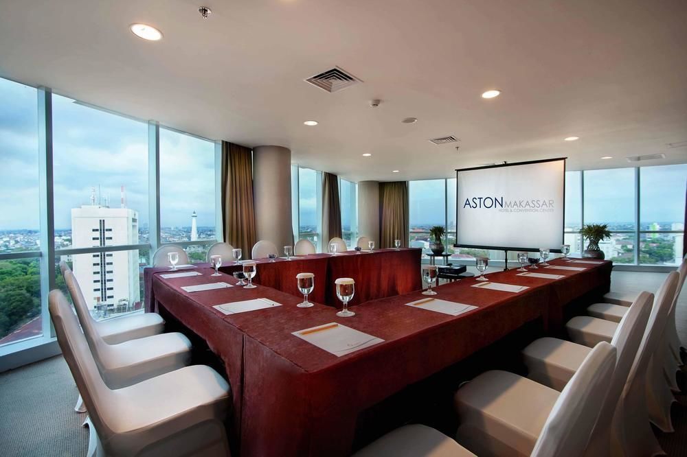Aston Makassar Hotel & Convention Center Екстер'єр фото